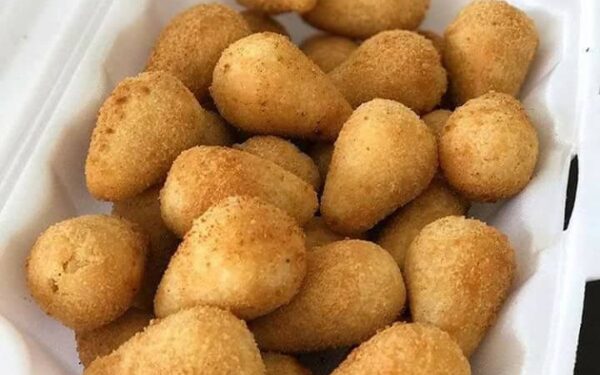 COXINHA COM MASSA DE FARINHA E BATATA