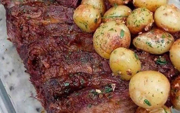 Carne Assada com Batatas Sautê delicia humm !!!