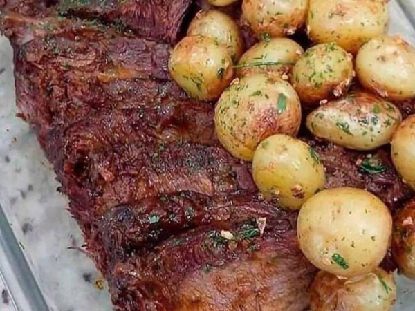 Carne Assada com Batatas Sautê delicia humm !!!