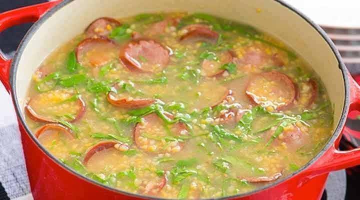 Sopa Cremosa de Mandioca com Calabresa: