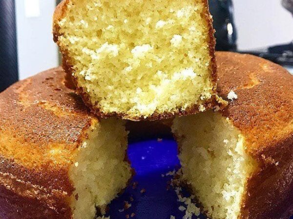 Bolo de Coco simples e delicioso humm