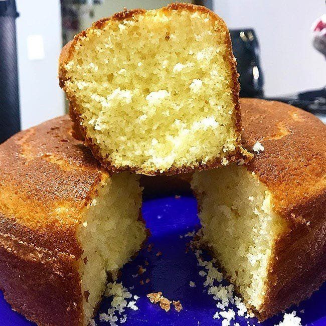 Bolo de Coco simples e delicioso humm